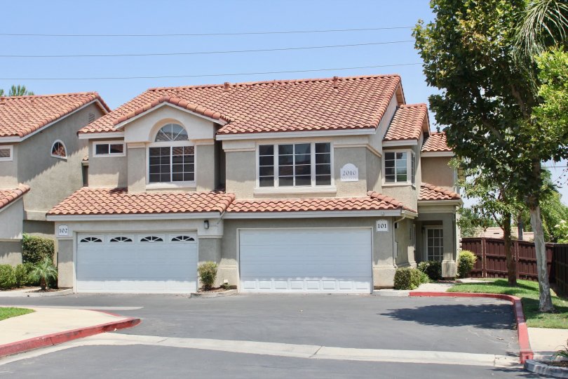 Cortina corona California large shaped grided windows and neat walking platform in front