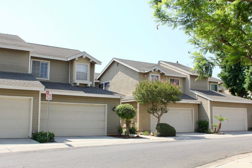 Santiago corona California same house in the nearest biscuts and light brown clor paint apply in the house