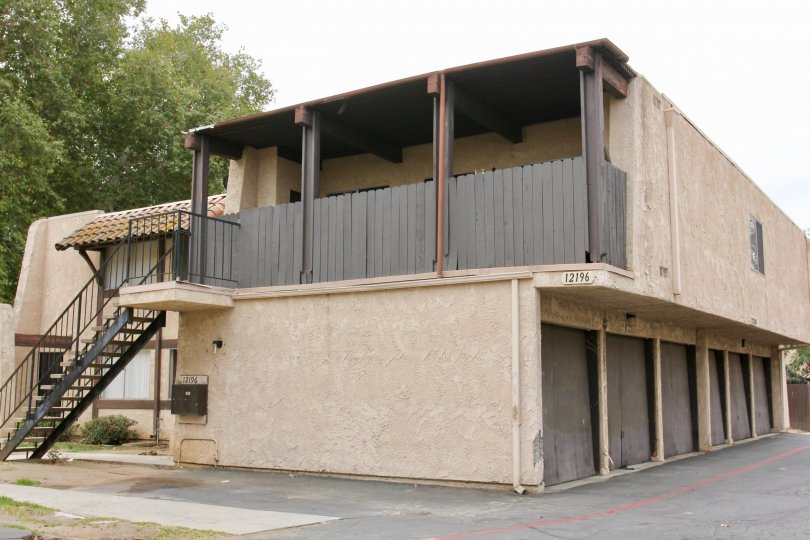 Spanish-style apartments with garage doors in Lakeview Sunnymead
