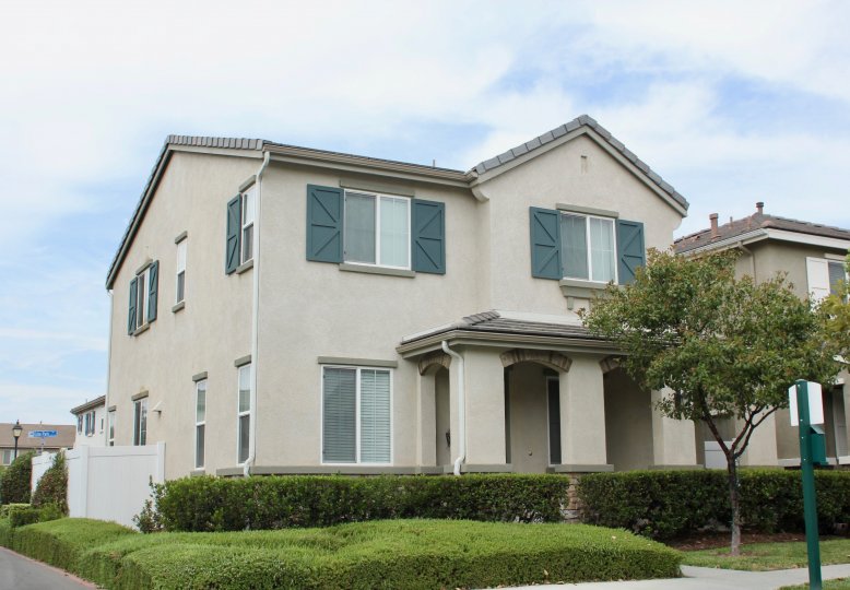Pretty Mansions with trimmed hedges along the sidewalk at Parkside at Towngate in Moreno Valley, CA