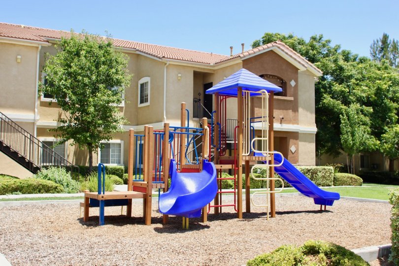 A sunny day in the Alta Murrieta park with children's playground and picnic tables