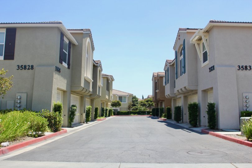 the drive to townhomes in the North Oaks Communty on a warm sunny day.