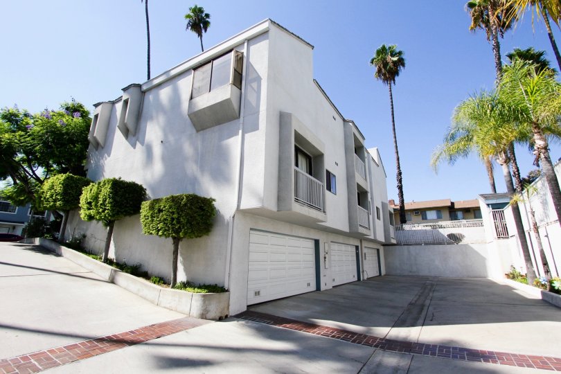 The parking for Alhambra Palm Villa