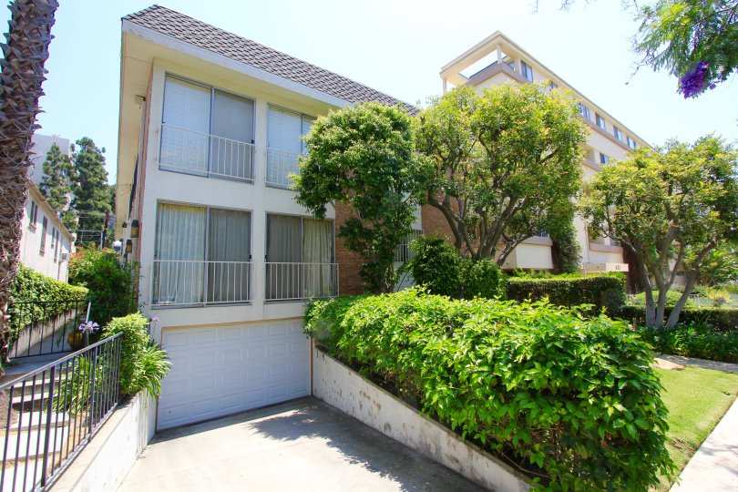 The parking for 438 N Palm