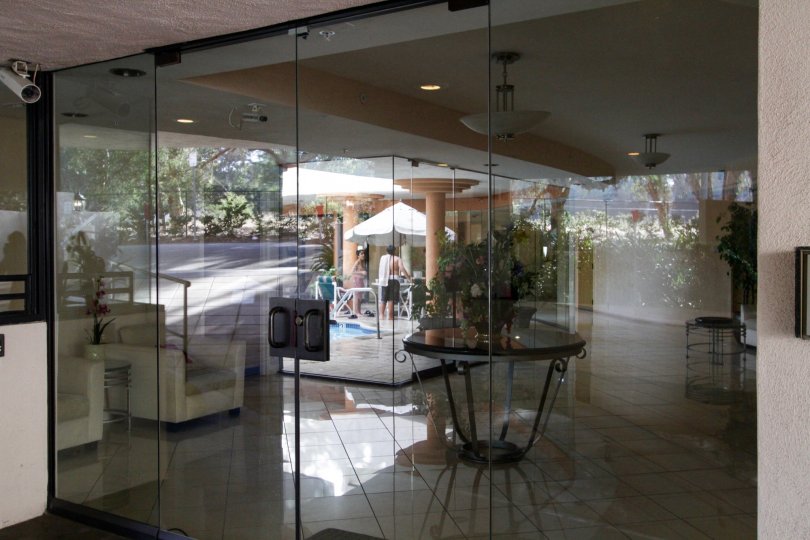 The glass doors leading into 450 N Maple Dr in Beverly Hills