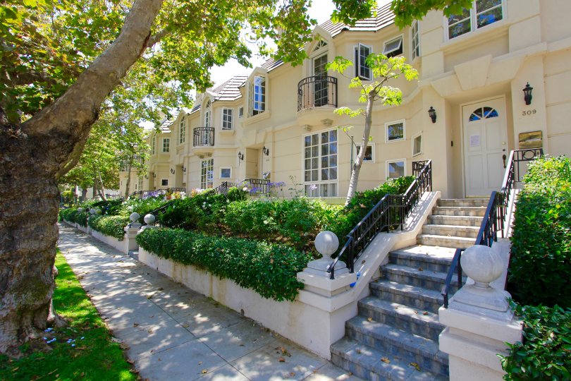The entrance into the Almont Townhomes in Beverly Hills