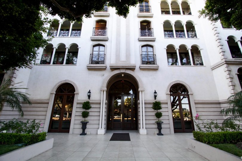 The entrance into Le Faubourg St Honore in Beverly Hills