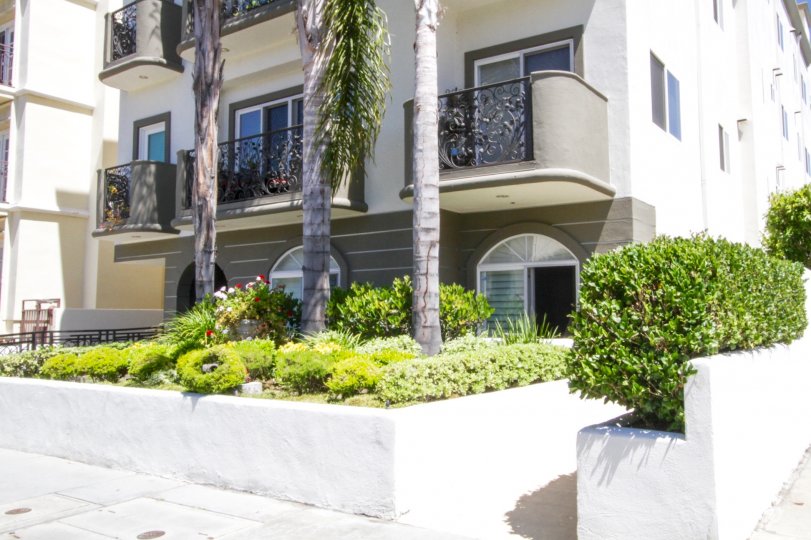 The front of Bellagio Villas is well landscaped