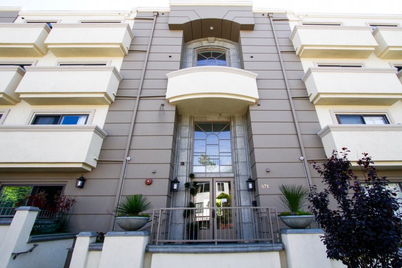 Impressive entrance to the Brentwood Estates condos in Brentwood