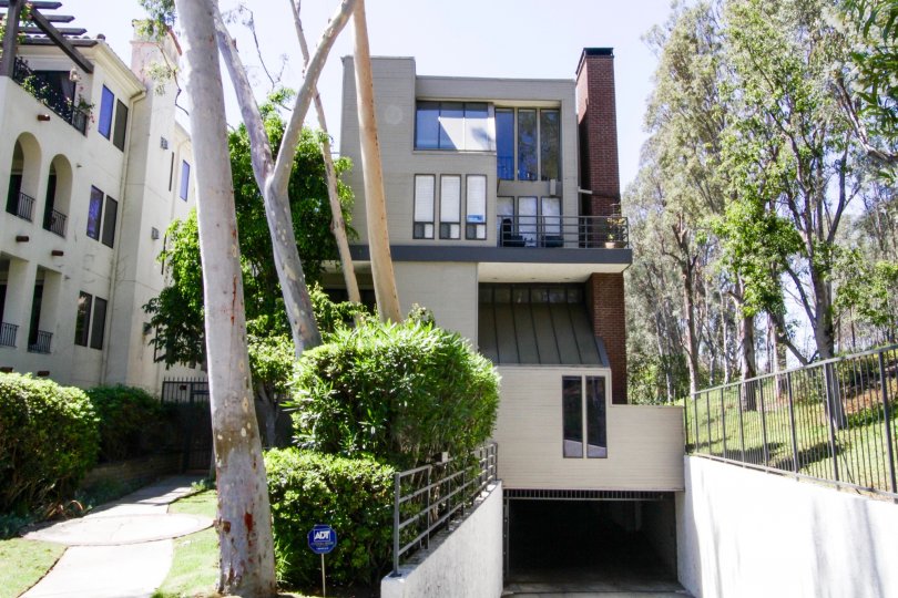 Brentwood Somerset condos in Brentwood