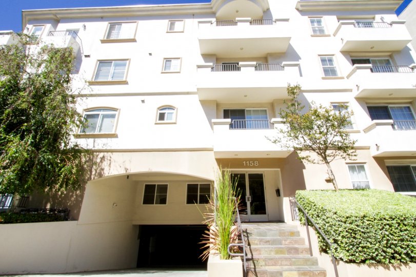 Chateau Des Montagnes is a four story condo building