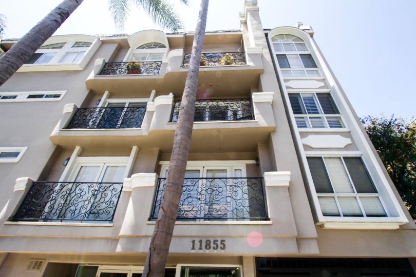 Villa Cezanne condos in Brentwood