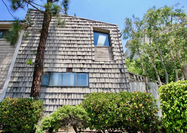 A sunny look at the architecture of Parkview Terrace in Brentwood, California.