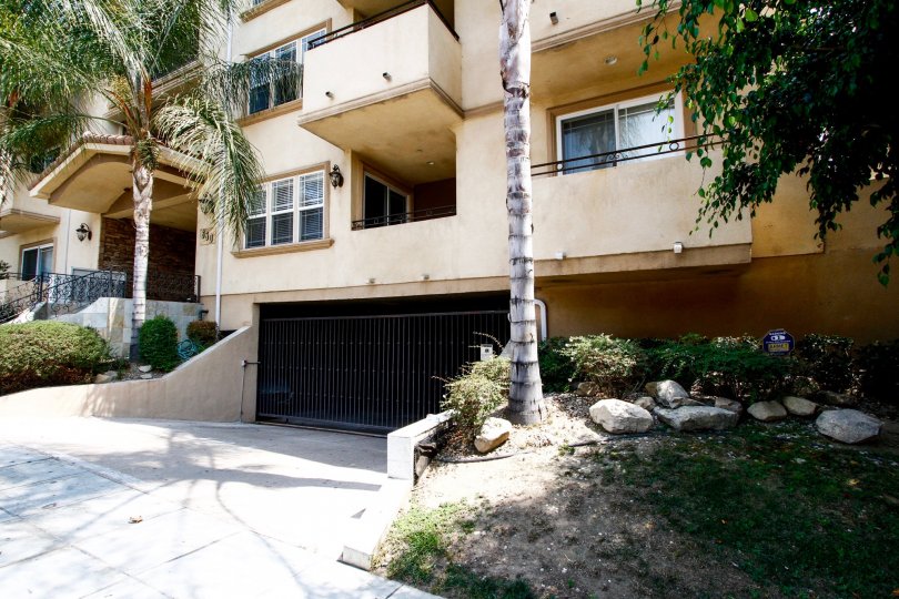 The parking for 650 E Palm Ave