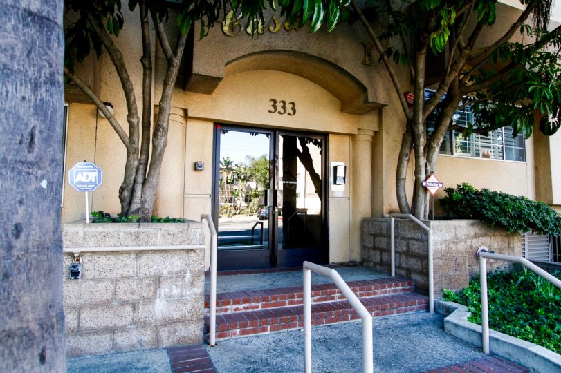 The entrance into Casa Eva I in Burbank California