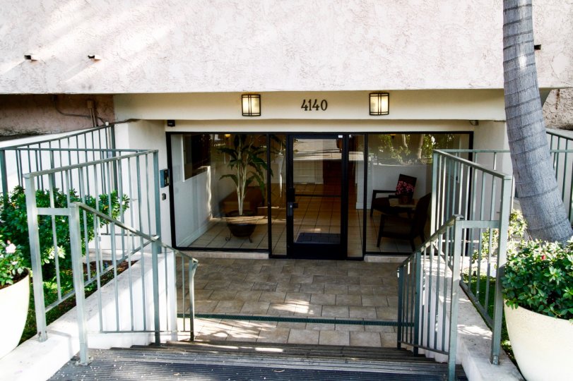 The entrance into Toluca Lakeside Terrace in Burbank California