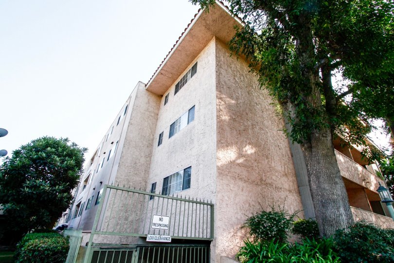 The Toluca Lakeside Terrace building
