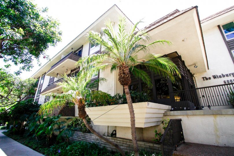 The view of The Winbury in Culver City from the sidewalk