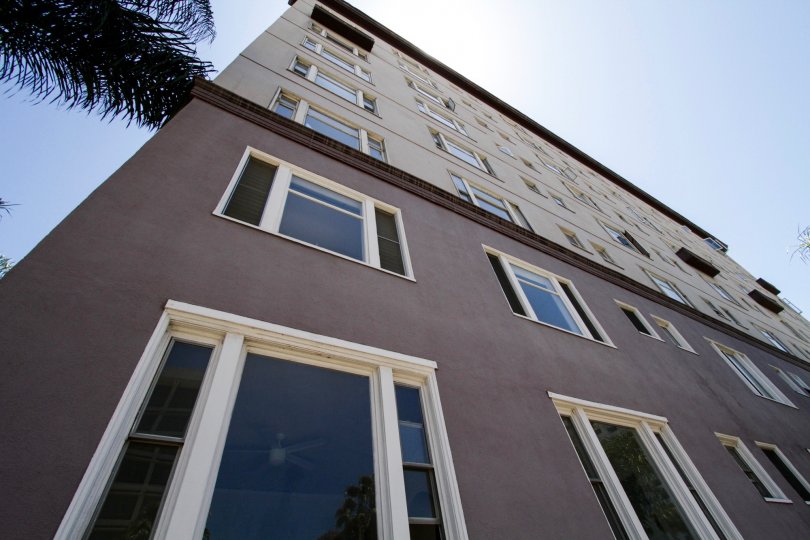 The front of Artaban is covered with evenly spaced windows