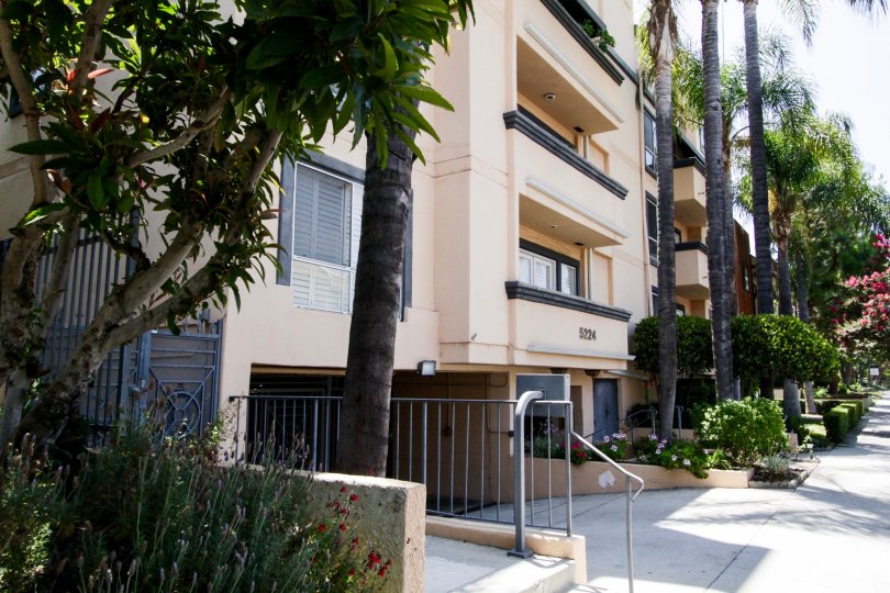 The lanscaped views surrounding the building at 5224 Zelzah Ave