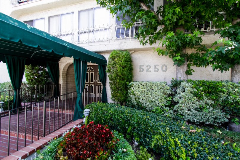 The exterior of 5250 Zelzah Ave in Encino