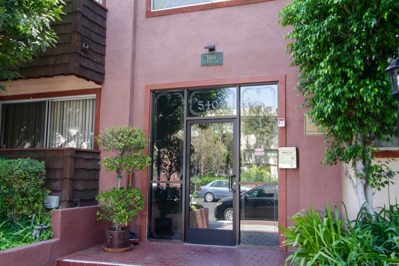 The entrance to the building at 5400 Newcastle Ave