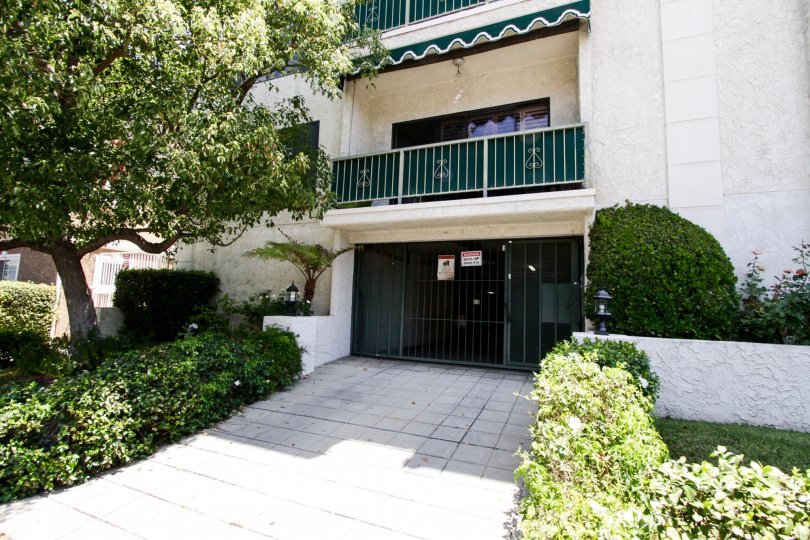 The private parking garage for 5416 Zelzah Ave in Encino