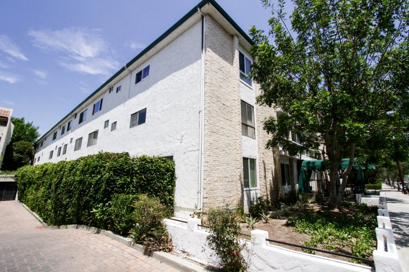The side view of the Chateau Encino building in Encino