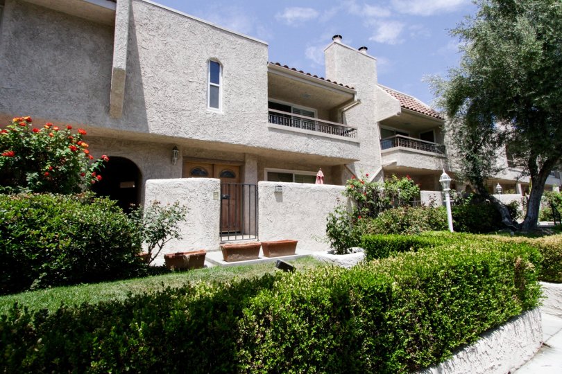 The balcony on the Encino Plaza North buildings