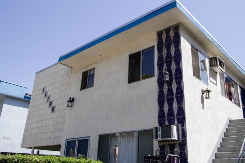 The décor seen on the Mira Lago building