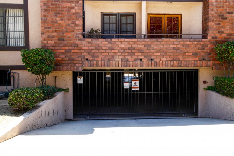 The parking for 1532 E Wilson Ave