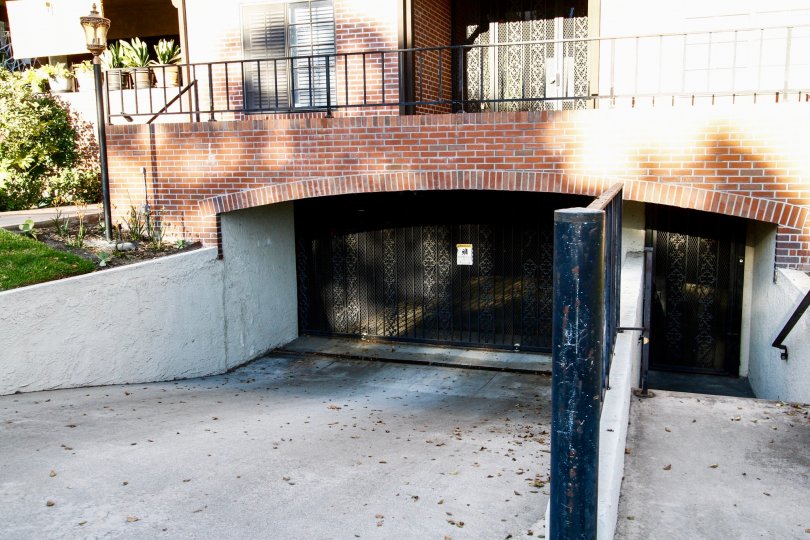 The parking for 2606 Canada Blvd