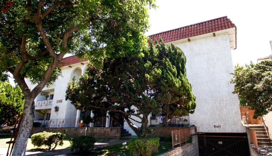 The landscaping around Barcelona Manor in Glendale California