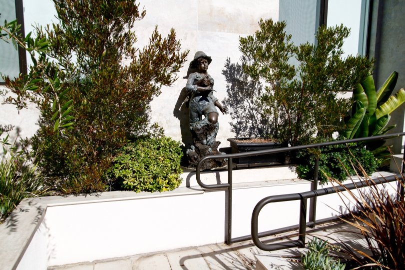 The statue at Kenwood Terrace