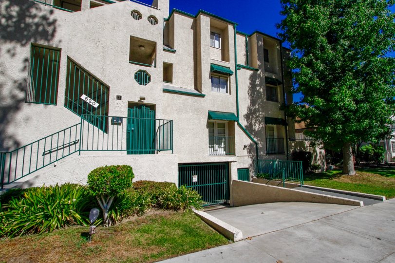 The Louise Court building in Glendale California