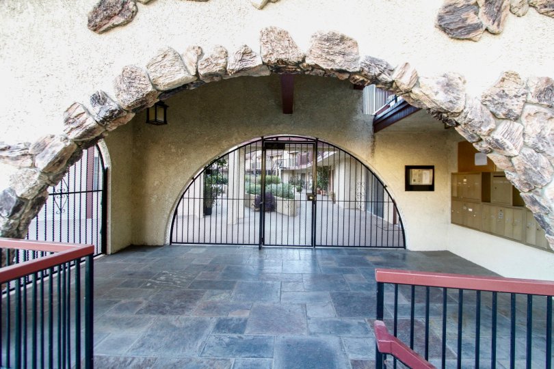 The entrance into Montrose Villas in Glendale California