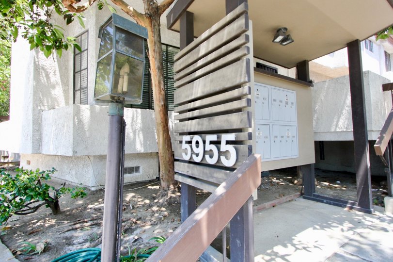 beautiful chateau marmont in the lovely hancock park area is now accepting applications for leases, come experience all this private and quiet residence has to offer