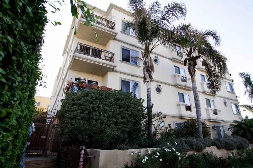 The Hollywood Vista Villas building