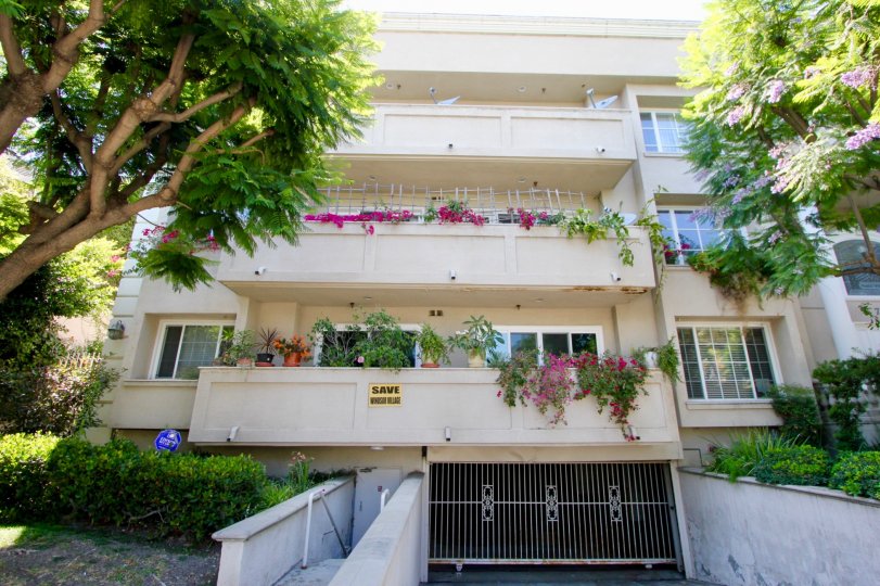 The big house with balcony with garden with gate 3 floor house