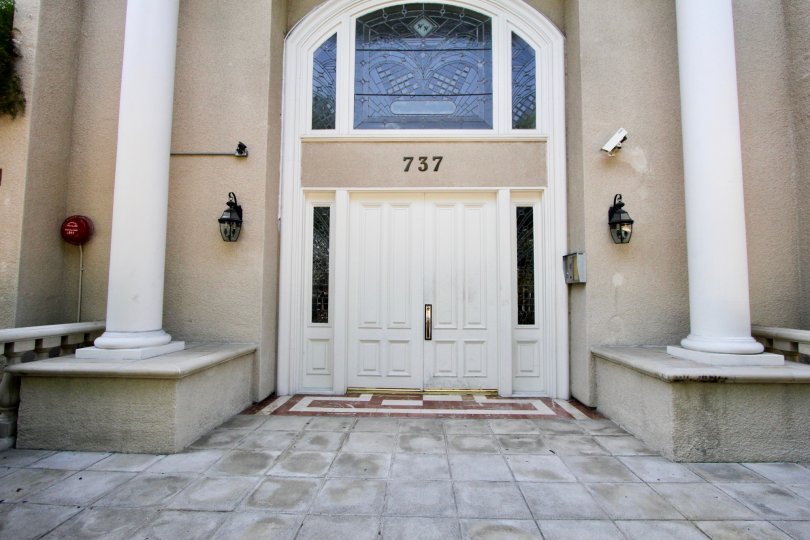 The front side of Windsor Wilshire with doors closed and number printed on top of door