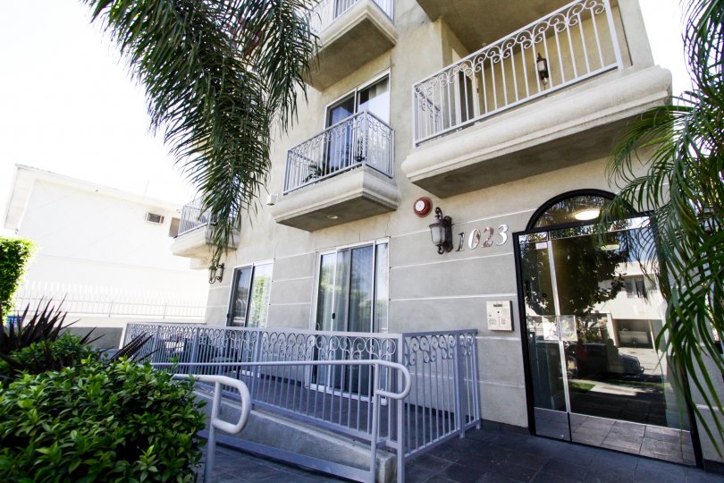 Hollywood Gate Homes is beautiful building in Hollywood California