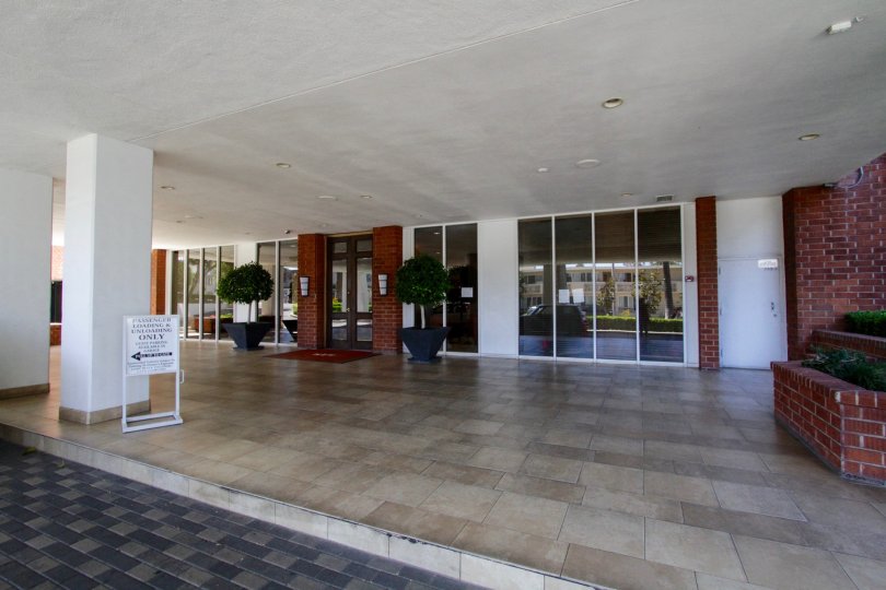 A covered entry plaza to Hollywood Versailles Tower with a porte cochere
