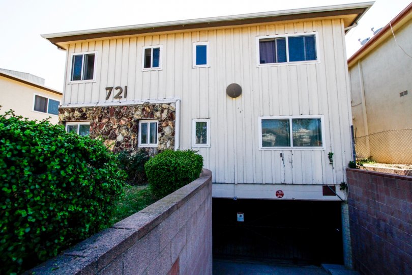 The parking for Larchmont Manor in Inglewood