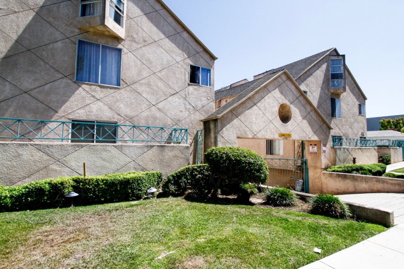 The yard in front of Venice Way Condos