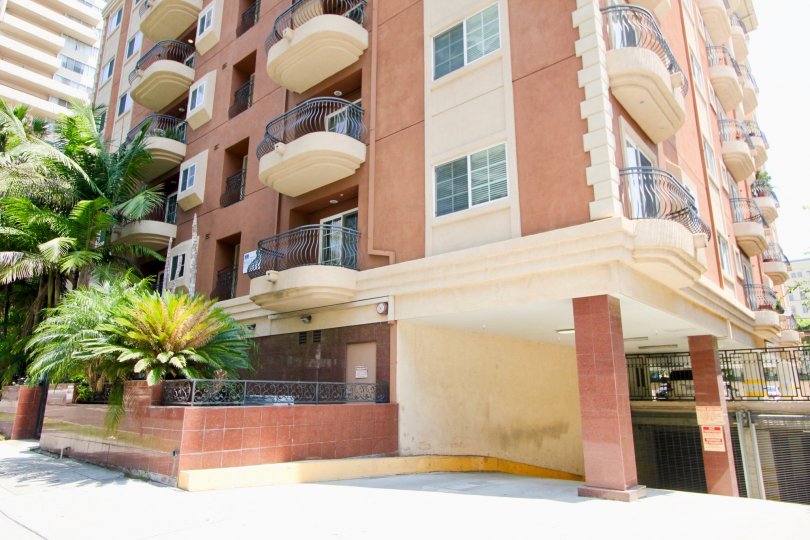 beautiful La Maison Ardmor condominiums in desireable Koreatown neighboor hood