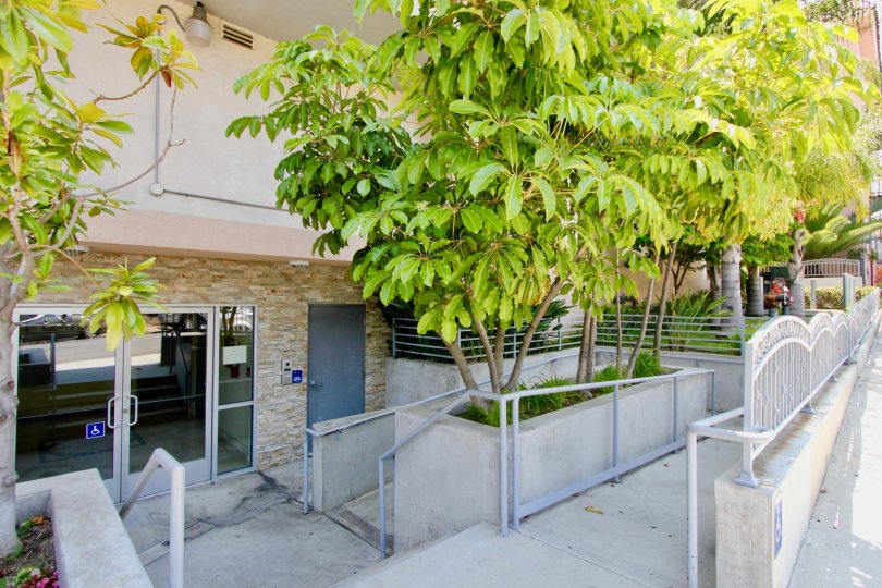 We are convenienlty located near UCLA, SMC (Santa Monica College), LMU, and the beach. We offer spacious bright apartments with modern applicances and gorgeous Victorian Ceilings. Live inspired here at Oxford Villas'. Oxford Town Villa, built in 2016, is 