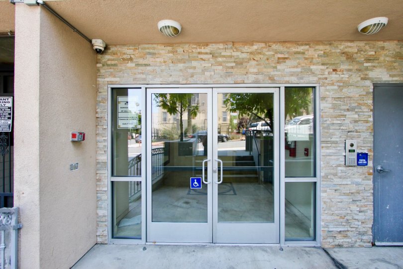 Front entrance to Oxford Villa in Koreatown California