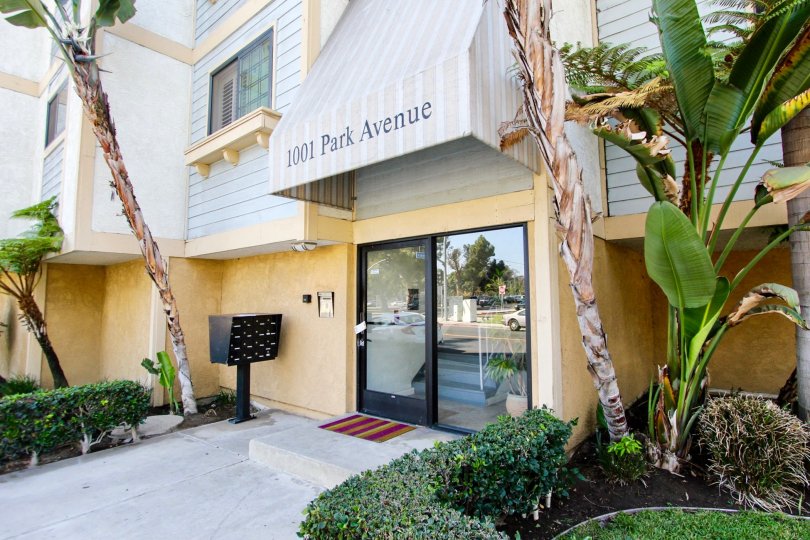 The entrance into 1001 Park Avenue in Long Beach, California