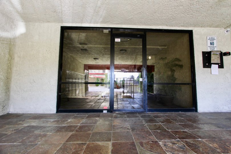 The entryway into Bixby Elm Condominiums in Long Beach, California