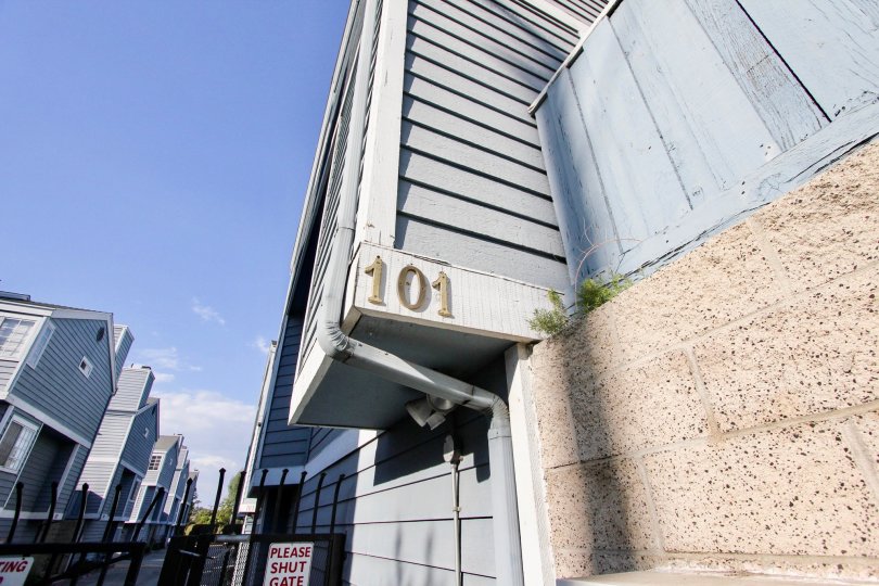 The building number for Colonial Park